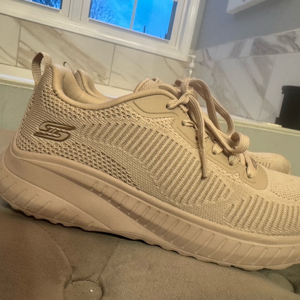 Skechers Memory Foam Sneakers Beige Knit Walking Shoes Women’s Size 8 - Picture 3 of 8